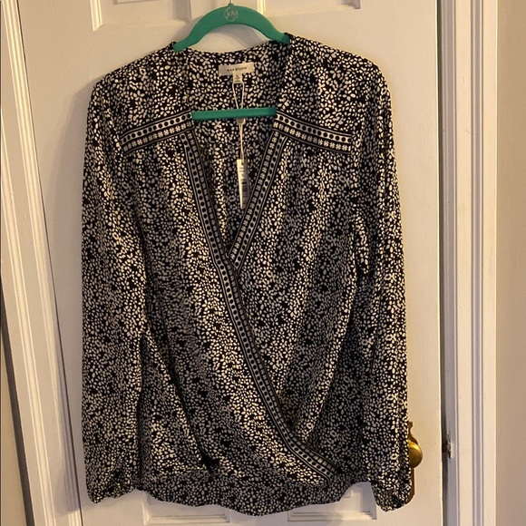 MAX STUDIO Women's Black and White Patterned V Neck Top Size XL. NWT - Picture 1 of 9